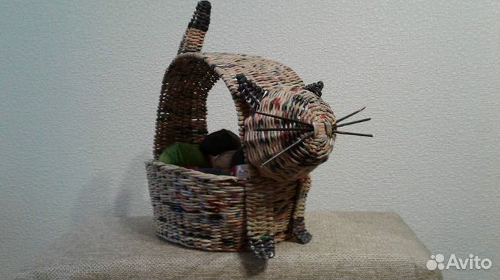 Корзина-кошка из декоративной лозы