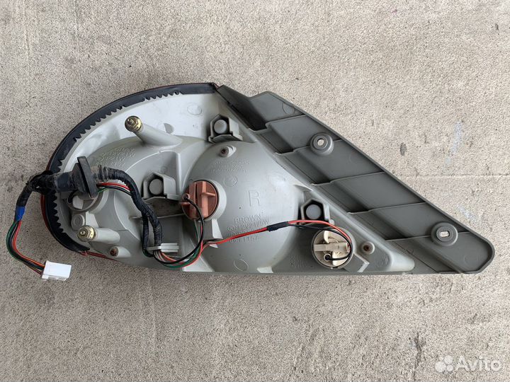 Фонарь задний правый Kia Spectra USA