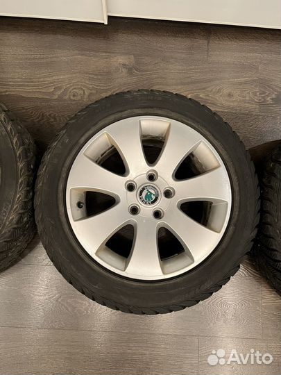 Оригинальные литые диски Skoda с зимней резиной
