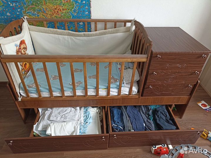 Детская кроватка с маятником Daka