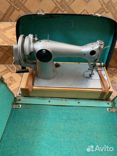 Швейная машина