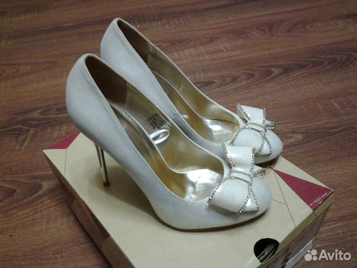 Туфли белые