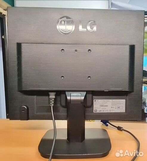 Монитор LG Flatron L1918S SN