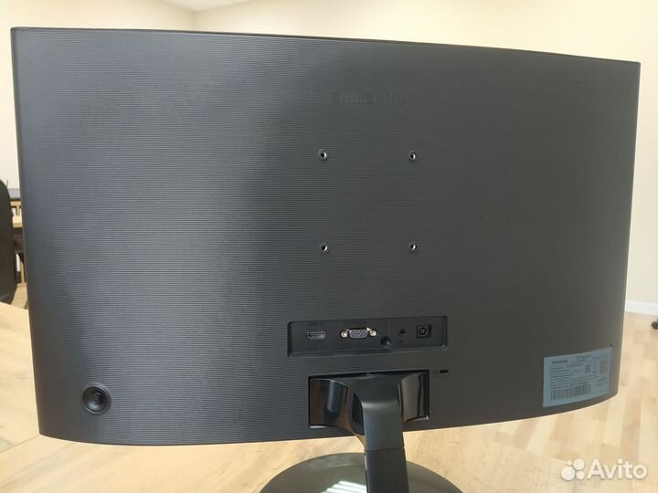 Изогнутые мониторы