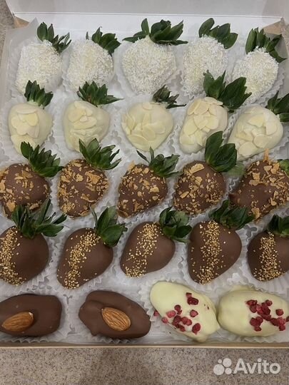 Фрукты в шоколаде (клубника, бананы, финики