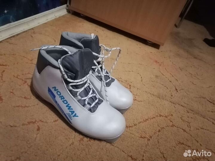Лыжные ботинки, размер 39