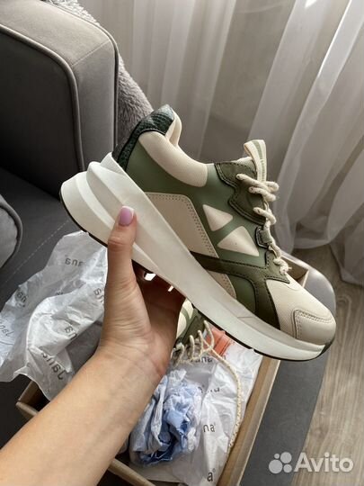 Кроссовки stradivarius женские