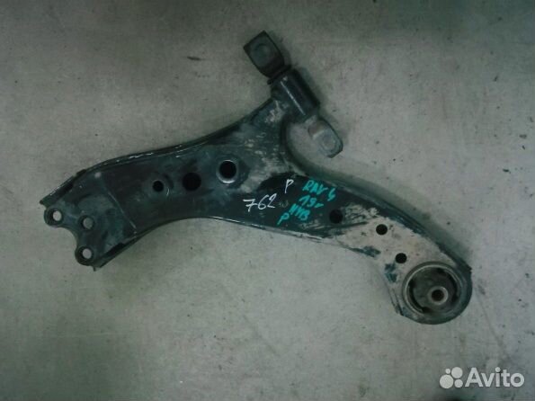 Toyota Rav 4 рычаг правый перелний