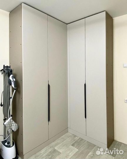 Распашной шкаф в детскую