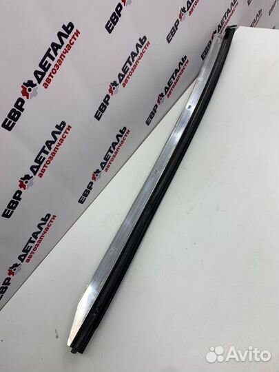 Молдинг лобового стекла левый Nissan Almera N16