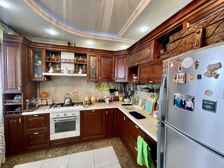 4-к. квартира, 122 м², 9/9 эт.