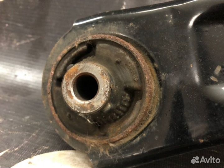 Рычаг подвески передний правый Nissan Qashqai J10E