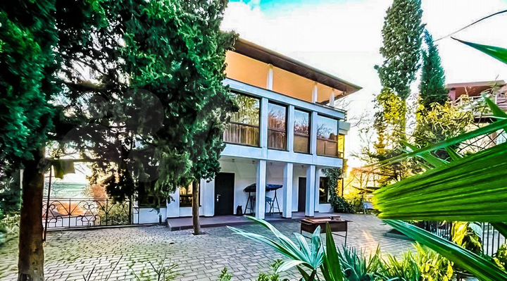 Дом 311 м² на участке 7 сот.