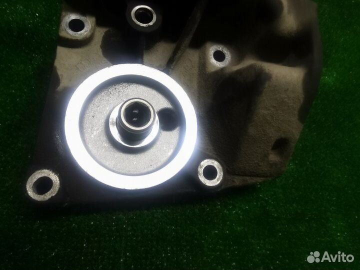 Кронштейн масляного фильтра Ford Focus 2 купе 1.8