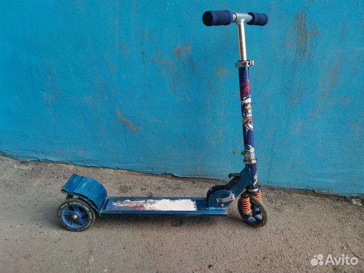 Самокат трехколесный