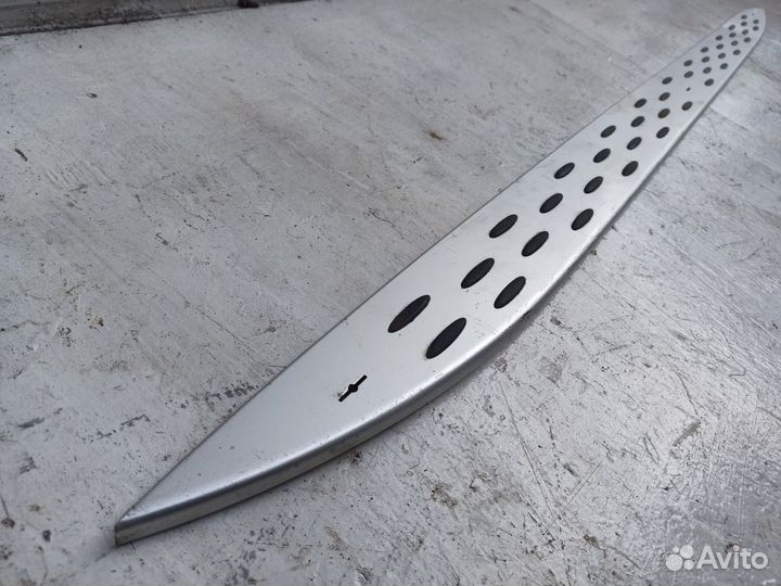 Накладка правой подножки