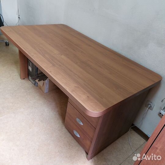 Стол офисный с тумбой