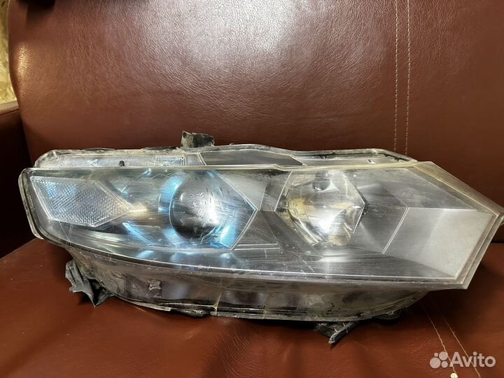 Фара правая Хонда Инсайт дефектная