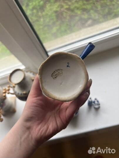 Фарфоровая посуда и фигурки гжель