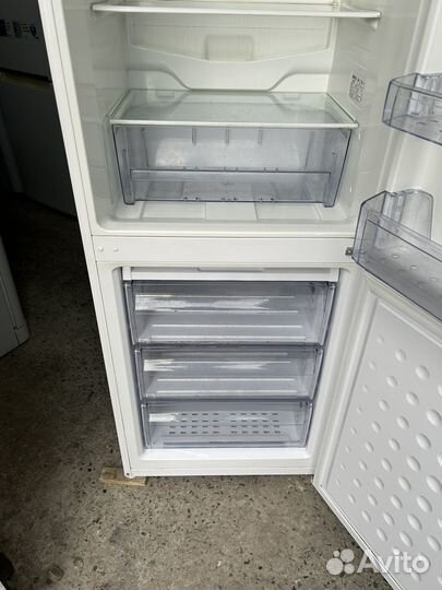 Холодильник Beko (2метра)