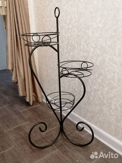 Подставка для цветов металлическая