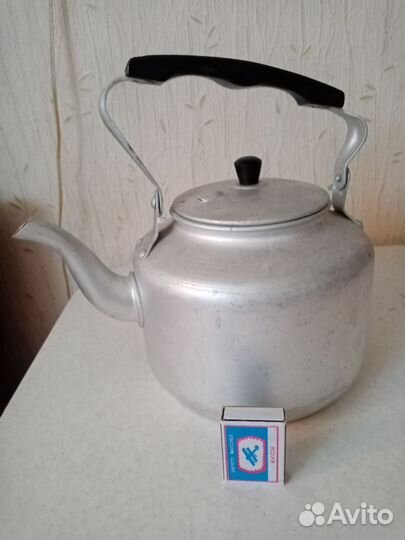 Кастрюли, сковороды, чайник, сахарница