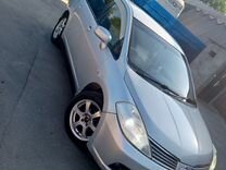 Nissan Tiida Latio 1.5 CVT, 2004, 223 000 км, с пробегом, цена 550 000 руб.