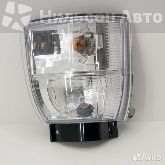 Габарит nissan atlas F23 белый (хрустальный), левы