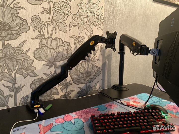 Кронштейн для монитора