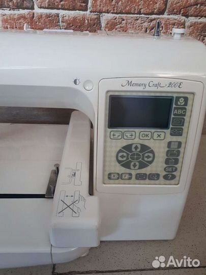 Вышивальная машинка Janome Memory Craft 200e