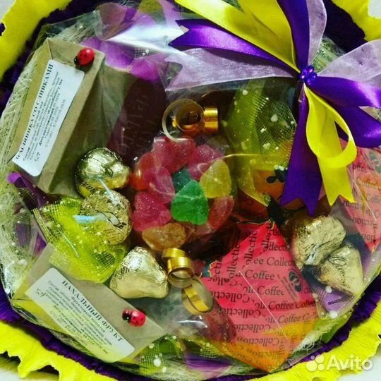 Букет из чая, кофе, сладостей