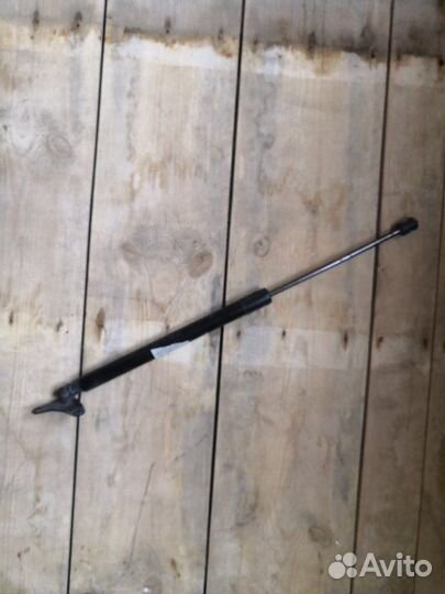 Амортизатор крышки багажника задний Volkswagen