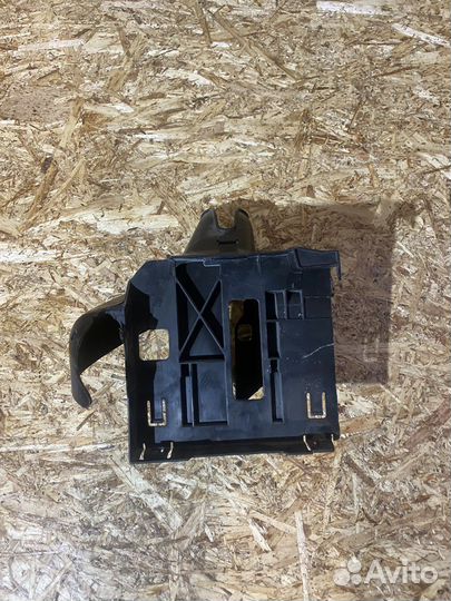 Кронштейн блока BCM Skoda Octavia A7 13-21