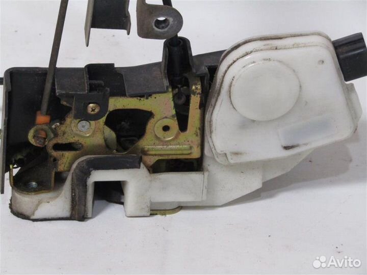 Замок двери передний левый Mitsubishi Pajero 3