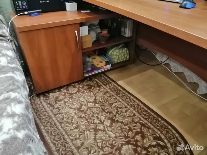 Письменный стол из массива дерева