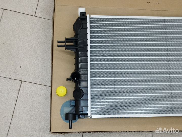 Радиатор охлаждения МКПП Opel Astra H, Zafira B