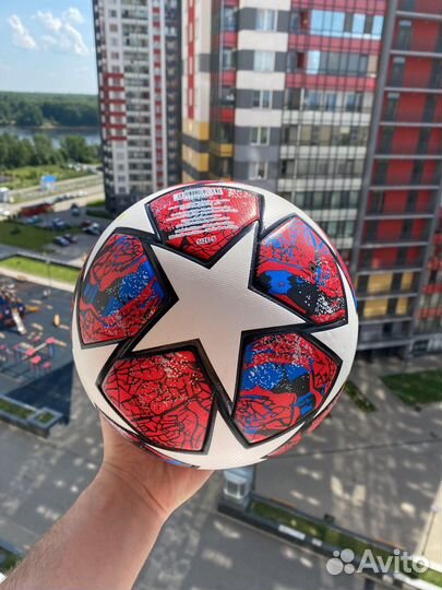 Футбольный мяч adidas лига чемпионов 2023