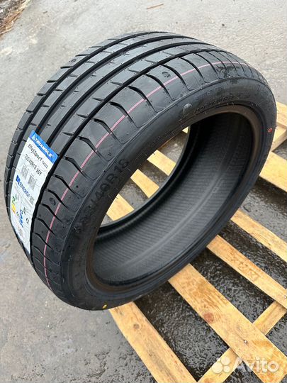 Triangle EffeXSport TH202 235/40 R18