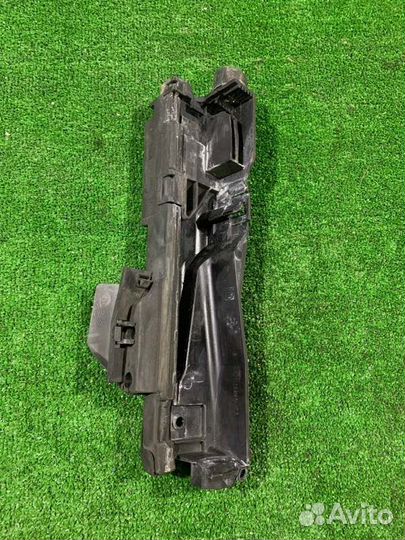 Кронштейн радиатора левый Bmw 3 E46 M54B25 2003