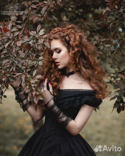 Красное и чёрное бальное историческое платье прока