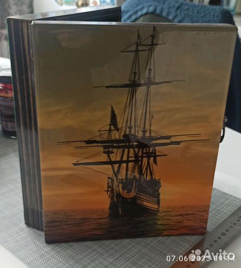 Шкатулка ключница с изображением корабля