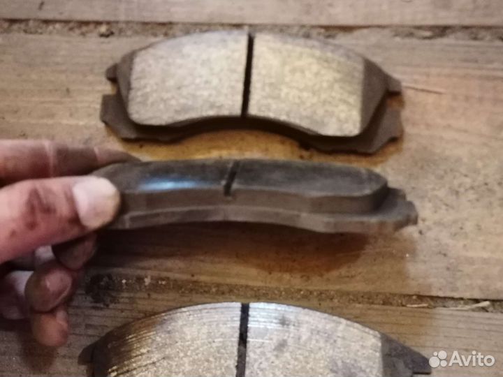 Колодки тормозные передние Mitsubishi