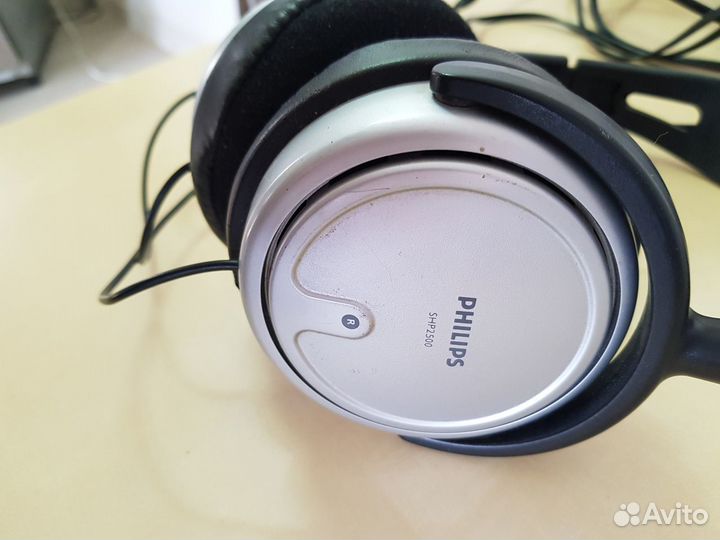 Проводные наушники Philips