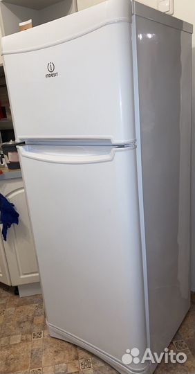 Холодильник indesit