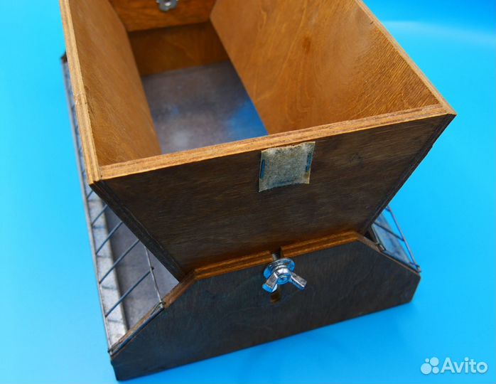 Кормушка для птицы двусторонняя