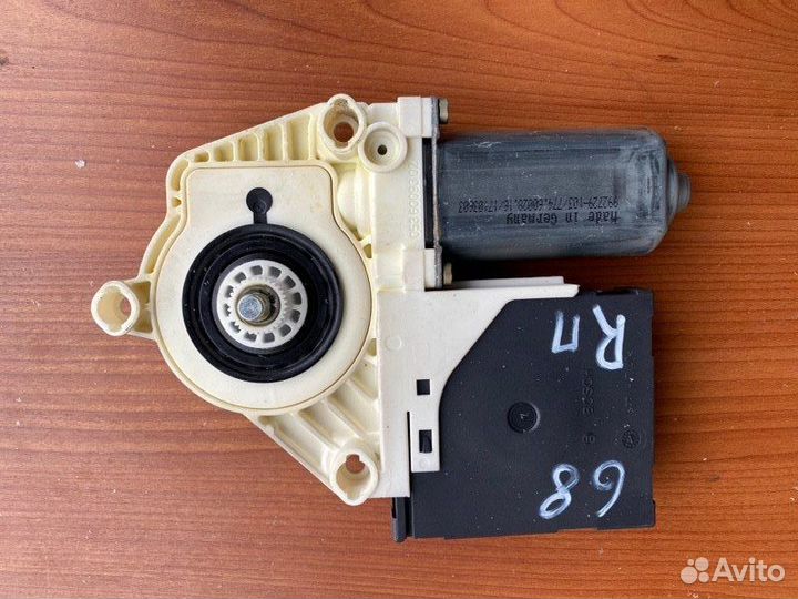 Мотор стеклоподъемника передний правый Vw Golf 5