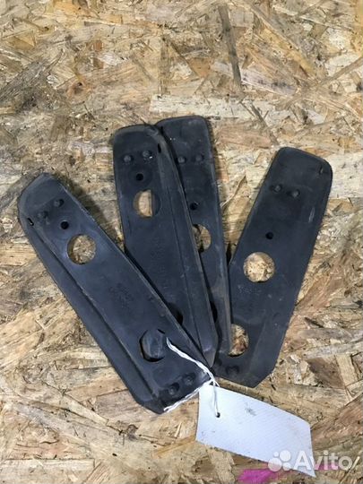 Уплотнитель под рейлинг Toyota Avensis AZT250