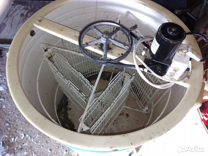 Улья, пчелоинвентарь