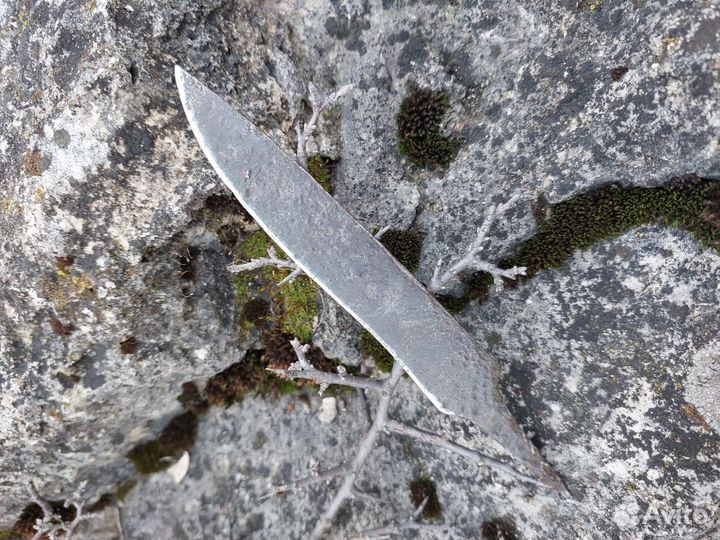 Древний кованый нож с оселками