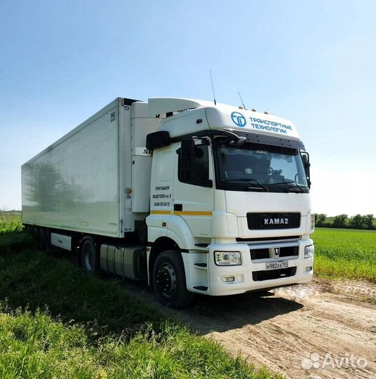 Водитель на седельном тягаче